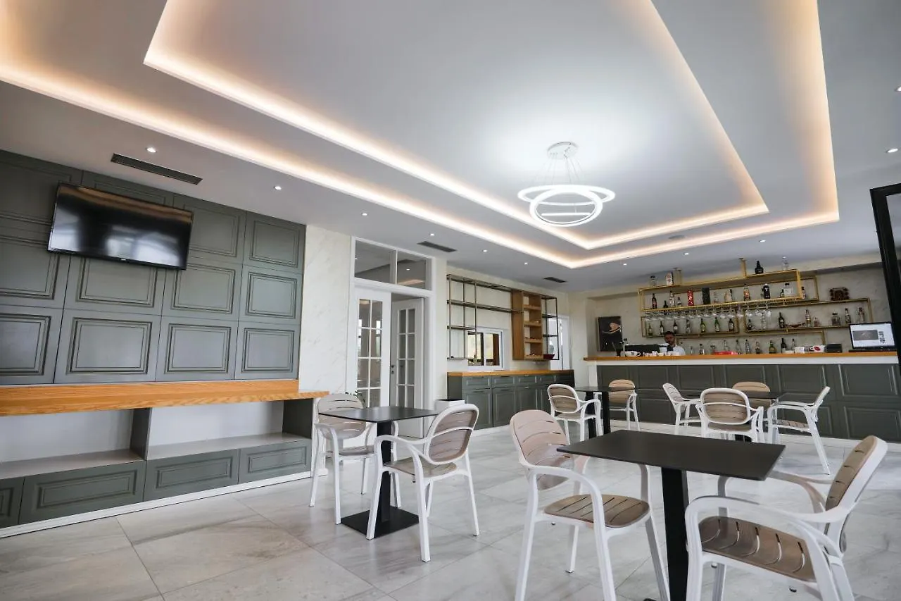 Hotel Roalb Radhimë
