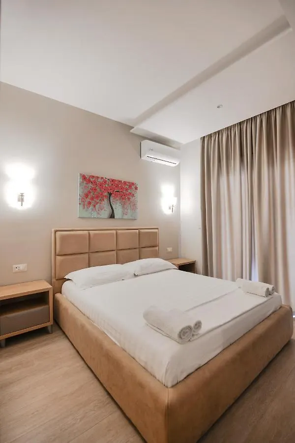 Hotel Roalb Radhimë