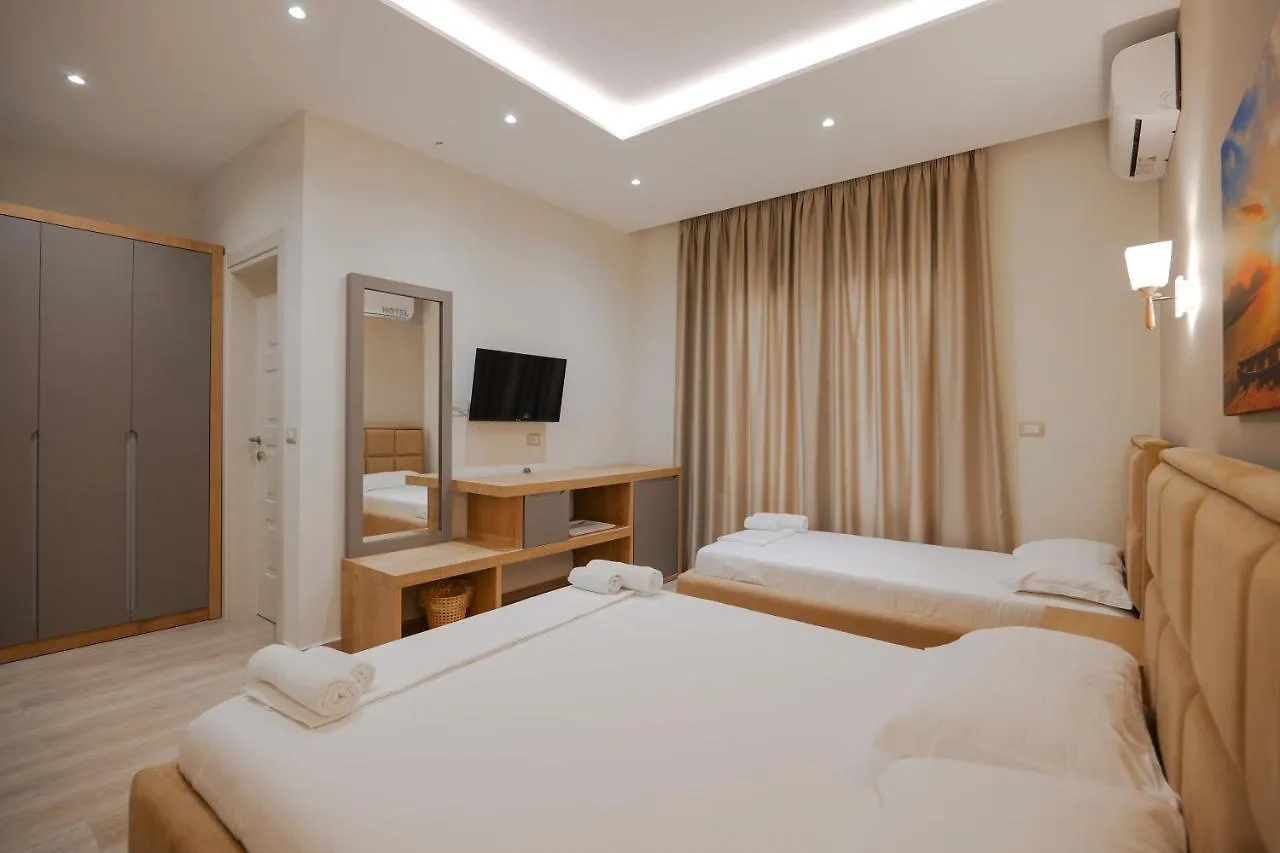 Hotel Roalb Radhimë