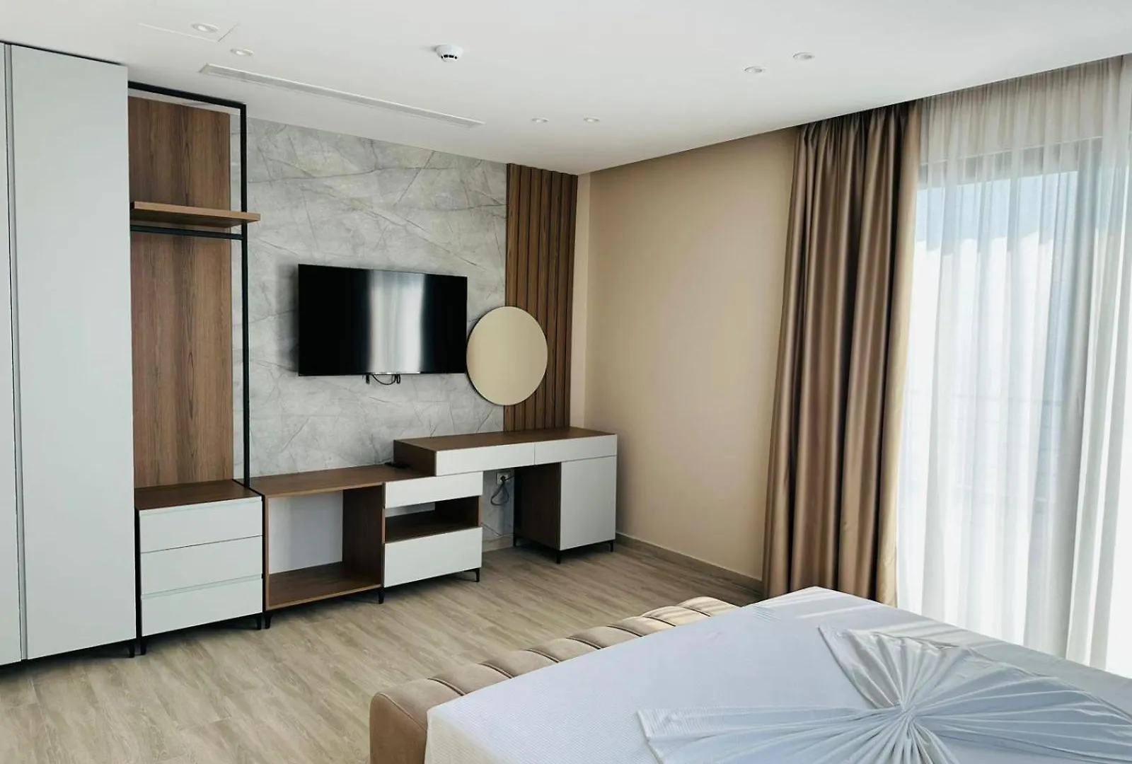 Hotel Roalb Radhimë