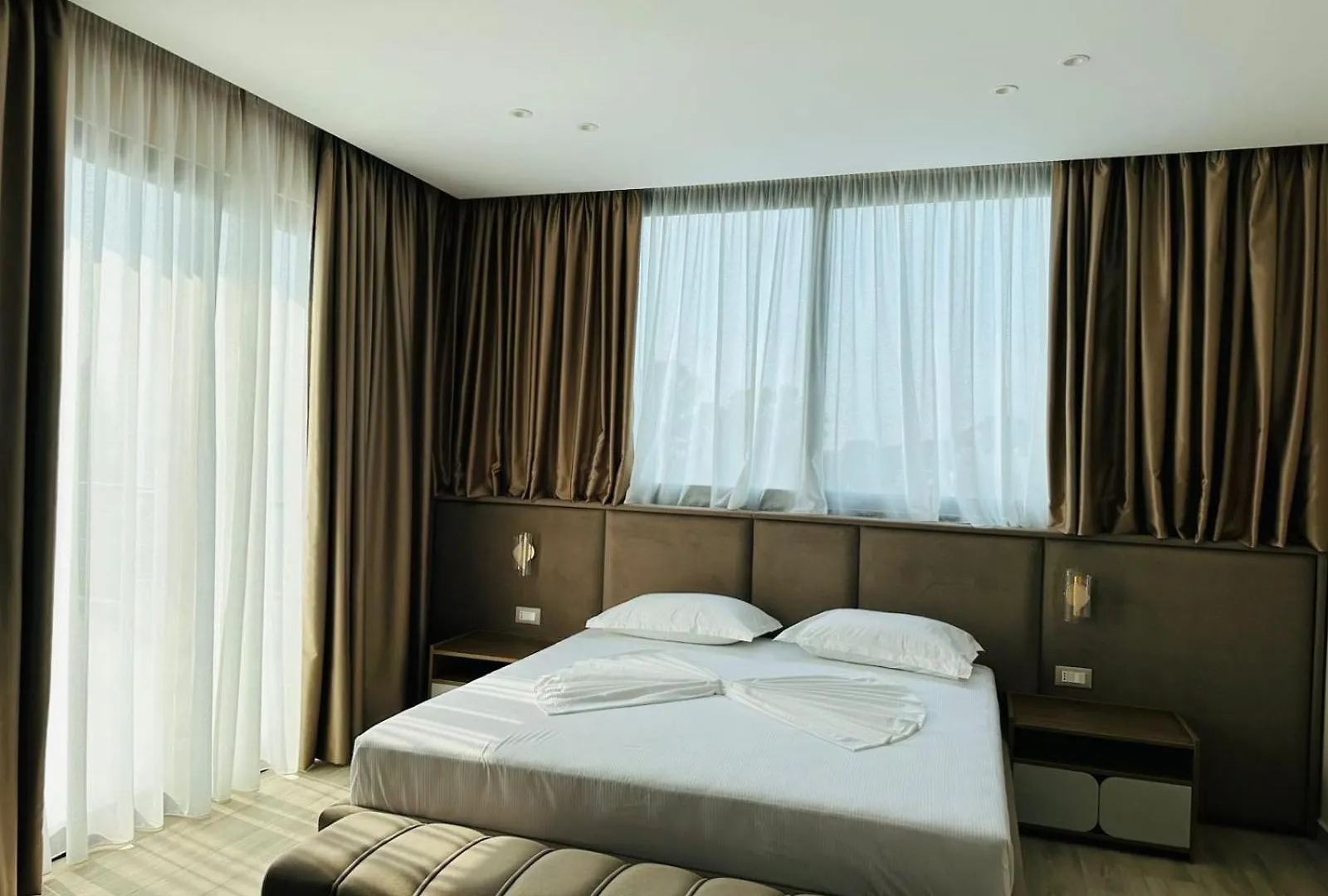 ****  Hotel Roalb Radhimë Albania