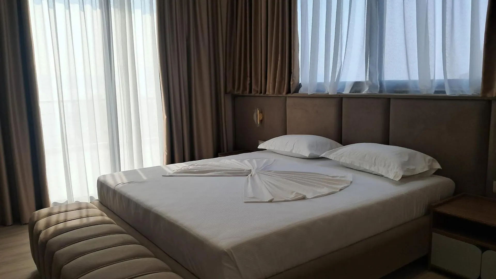 Hotel Roalb Radhimë