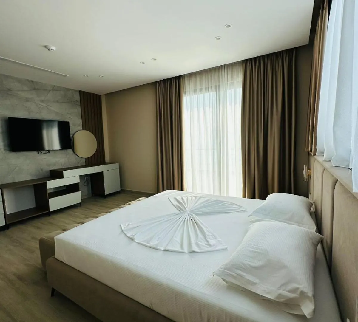 Hotel Roalb Radhime 4*,  Albania